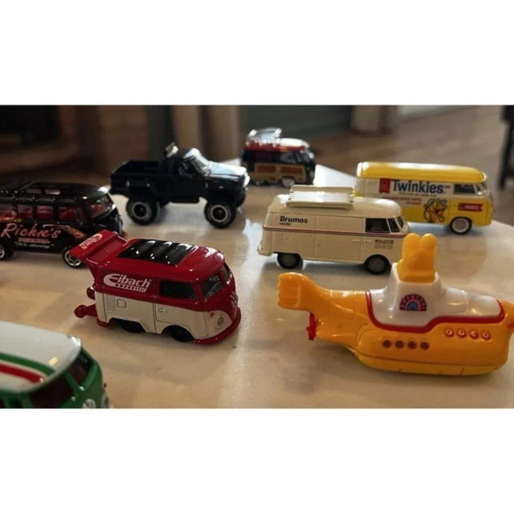 9 Assorted Die Cast Collectables - Mattel,‎ Hot wheels, Greenlight & more